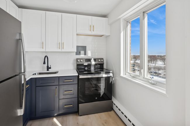 APT-906 - 700 W Bittersweet Pl, Condo with 2 bedrooms, 1 bathrooms and 2 parking in CHICAGO IL | Image 5