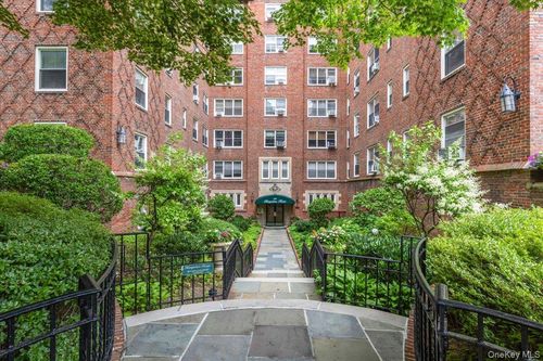 4h-250 Bronxville Rd, Yonkers, NY, 10708-2842 | Card Image