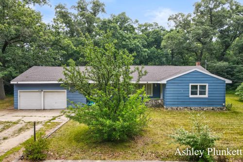 9312 S Oceana Dr, Montague, MI, 49437-9431 | Card Image