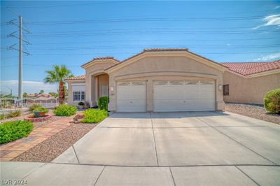 300 Vista Glen Street, House other with 3 bedrooms, 2 bathrooms and null parking in Las Vegas NV | Image 3