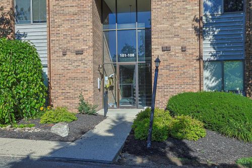1544 W Galbraith Rd, Cincinnati, OH, 45231-5406 | Card Image