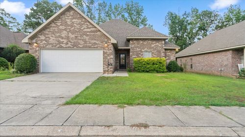 96 Village Dr, Hattiesburg, MS, 39402-8279 | Card Image