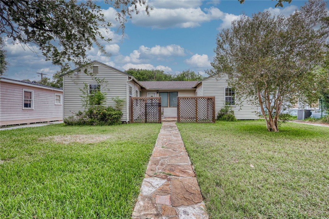 Louise Dr, Corpus Christi, TX 78404