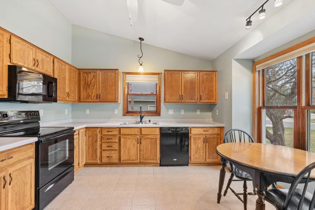 Huge eat in kitchen, tons of storage! | Image 4