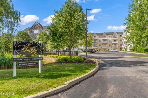 apt-215-8 Wall St, Clifton Park, NY, 12065-3909 | Card Image