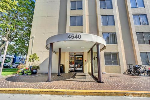1403-4540 8th Ave Ne, Seattle, WA, 98105-1700 | Card Image