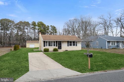 42 W Shell Bay Ave, Cape May Court House, NJ, 08210-2702 | Card Image