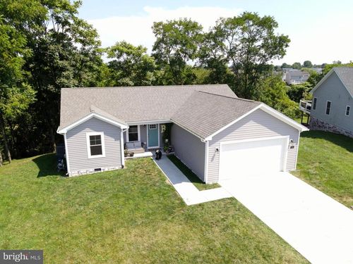 5 Peking Ln, MARTINSBURG, WV, 25403-1811 | Card Image