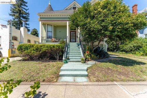 3044 Blossom St, Oakland, CA, 94601-2004 | Card Image