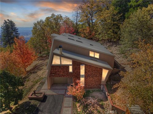 22 Holly Dr, Running Springs, CA, 92382-7415 | Card Image