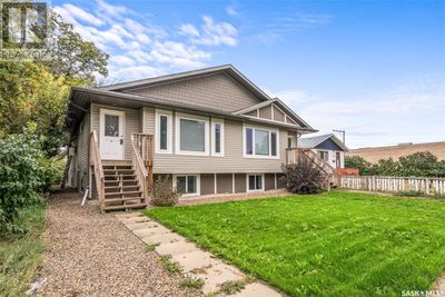 514 Lillooet St W, Home with 5 bedrooms, 3 bathrooms and null parking in Moose Jaw SK | Image 2