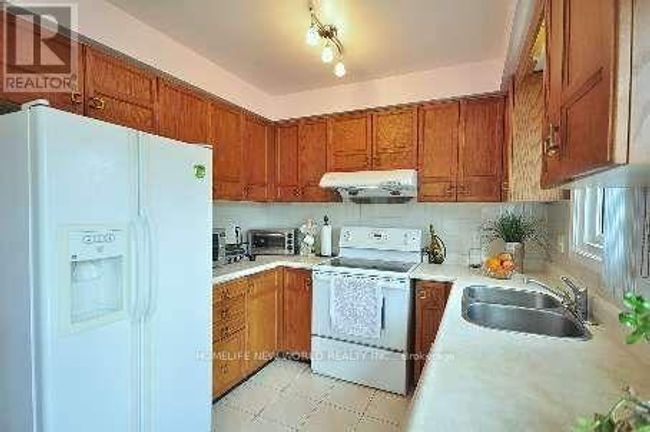 37 Hinda Lane N, House other with 4 bedrooms, 3 bathrooms and 5 parking in Vaughan (Lakeview Estates) ON | Image 4