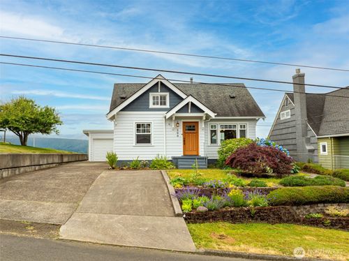 200 Columbia St, Cathlamet, WA, 98612-9578 | Card Image