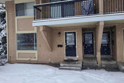 1101-2200 Woodview Dr Sw, Calgary, AB, T2W3N6 | Card Image