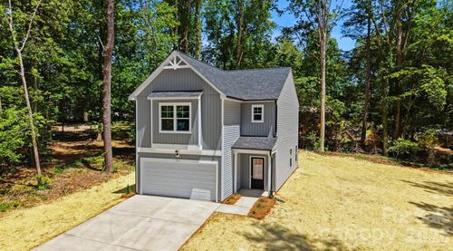 215 Edgewood Cir, Morganton, NC, 28655-8021 | Card Image