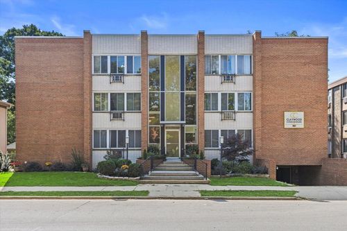302-825 E Henry Clay Street, Whitefish Bay, WI, 53217 | Card Image
