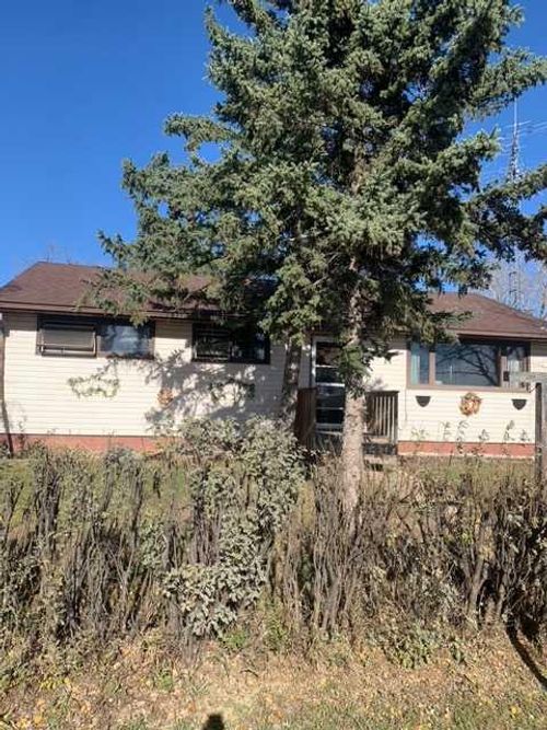 210 1 St S, Torrington, AB, T0M2B0 | Card Image