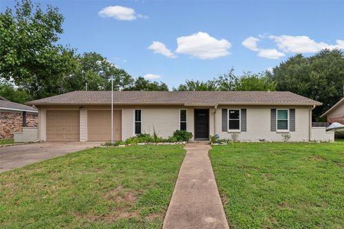 1005 Keller Ave, Benbrook, TX, 76126-3618 | Card Image