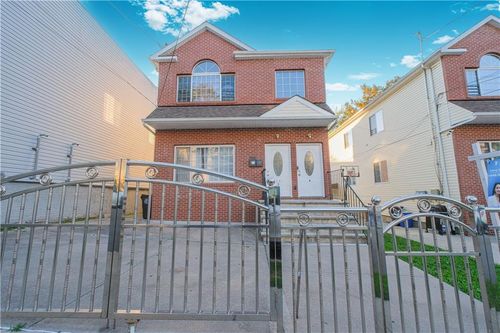29 Stanley Ave, Staten Island, NY, 10301-2831 | Card Image