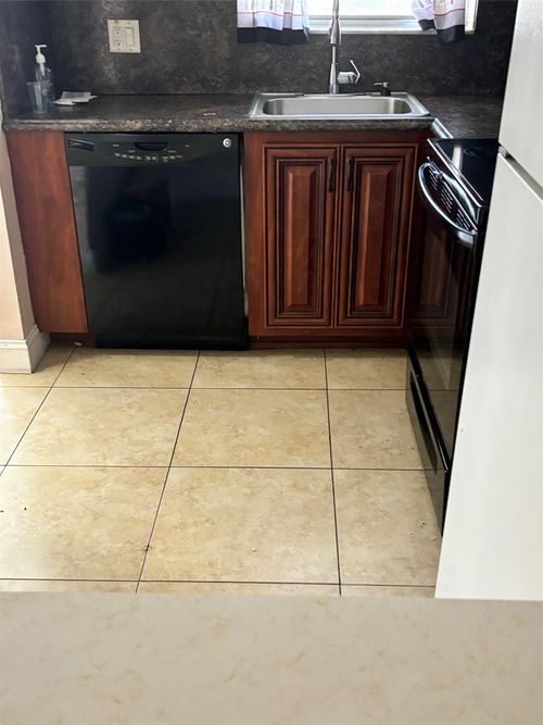 apt-212-8200 Sunrise Lakes Blvd, Sunrise, FL, 33322-1560 | Card Image