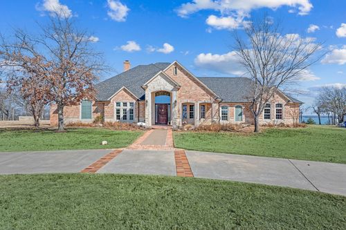 208 Highpoint Cir, Valley View, TX, 76272-7314 | Card Image