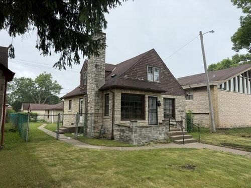 2421 W Hampton Avenue, Milwaukee, WI, 53209 | Card Image