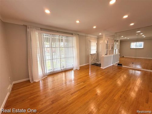 7627 Rosemary St, Dearborn Heights, MI, 48127-1656 | Card Image