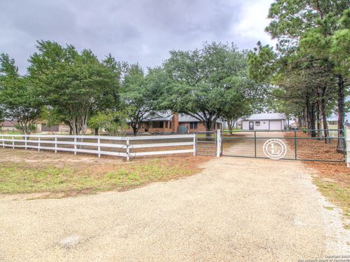 213 Bluebonnet Rdg, La Vernia, TX, 78121-5159 | Card Image