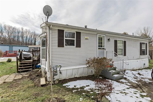 33-6610 Lear Nagle Road, North Ridgeville, OH, 44039 | Card Image