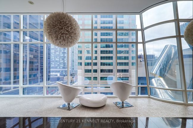 526 - 1 Bloor St E, Condo with 3 bedrooms, 2 bathrooms and null parking in Toronto ON | Image 31