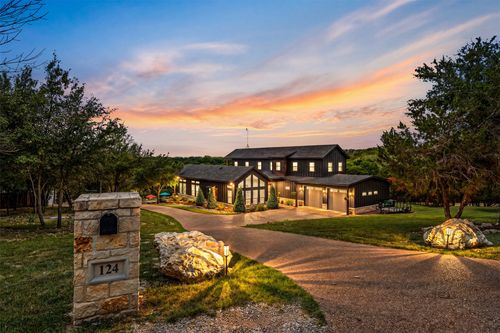 124 Bluffview Cir, China Spring, TX, 76633-2766 | Card Image