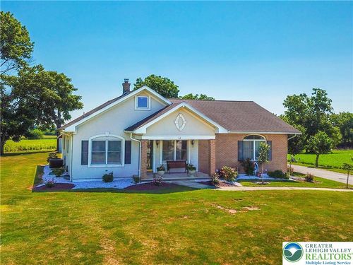578 Daniels Rd, Nazareth, PA, 18064-8953 | Card Image