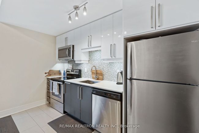 SE617 - 9199 Yonge St, Condo with 3 bedrooms, 2 bathrooms and 1 parking in Richmond Hill ON | Image 11