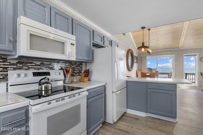 Kitchen with oceanviews | Image 19