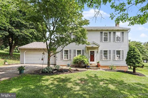 7 Cardinal Dr, GLEN ROCK, PA, 17327-9729 | Card Image