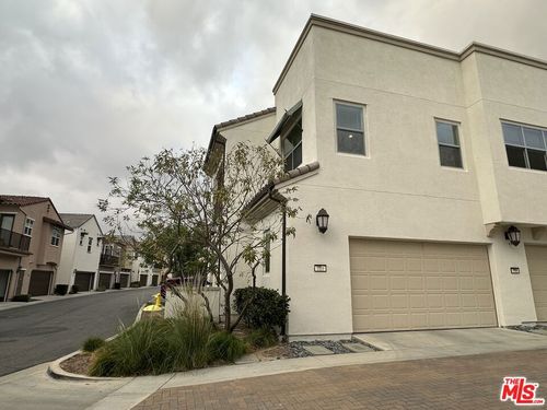 113 Fixie, Irvine, CA, 92618-1033 | Card Image