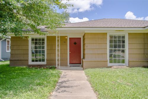 711 E Sixth St, Brenham, TX, 77833-4664 | Card Image