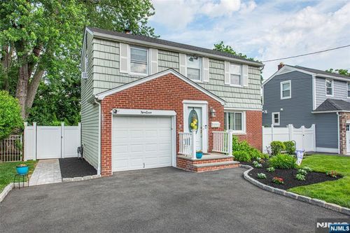 19 Brookdale Ave, Cedar Grove, NJ, 07009-1412 | Card Image