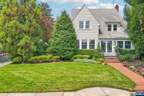 86 Walthery Ave, Ridgewood, NJ, 07450-3903 | Card Image