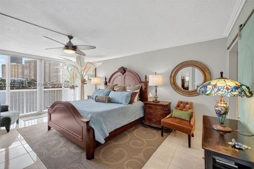 205-121 Golden Isles Dr, Hallandale Beach, FL, 33009-5805 | Card Image