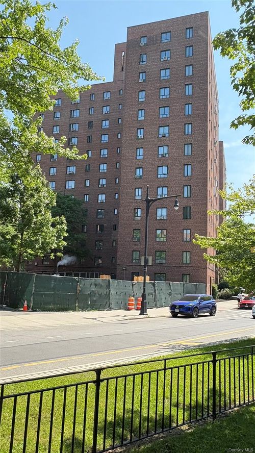 3g-1560 UNIONPORT Rd, New York, NY, 10462 | Card Image