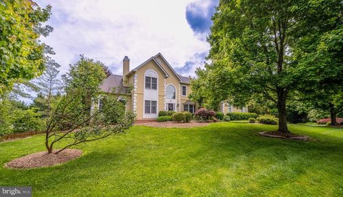 1115 Amanda Dr, Great Falls, VA, 22066-1626 | Card Image