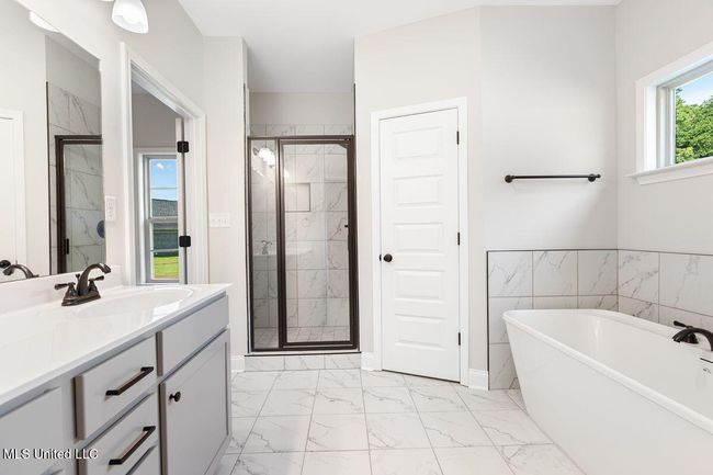 Master Bathroom | Image 10