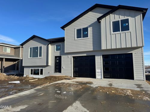 1206 9th St Sw, Watford City, ND, 58854-6744 | Card Image