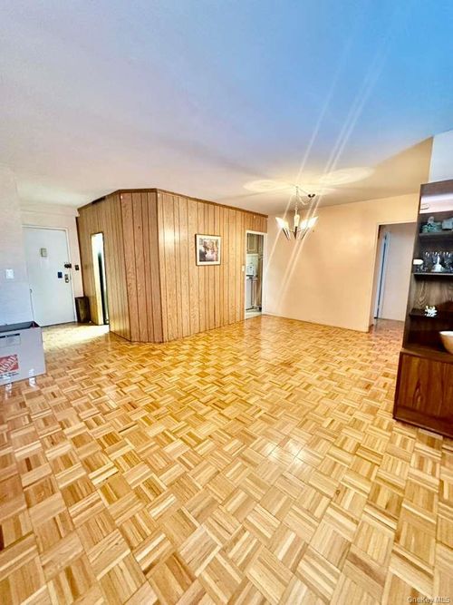 apt-4j-97 62nd Dr, Rego Park, NY, 11374-1303 | Card Image