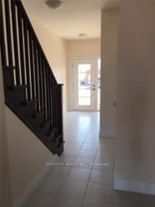 6679 Cropp St, Niagara Falls, ON, L2E0B7 | Card Image