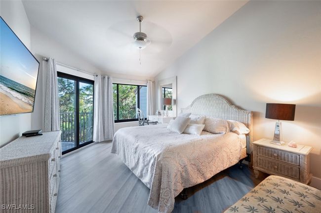 27113 Oakwood Lake Dr, House attached with 3 bedrooms, 3 bathrooms and null parking in BONITA SPRINGS FL | Image 16