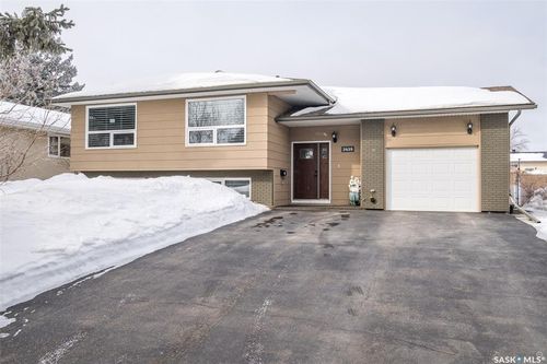 2425 15th Ave E, Prince Albert, SK, S6V6H4 | Card Image