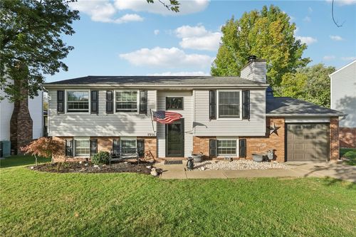 1916 Hertford Dr, South Park, PA, 15129-8961 | Card Image