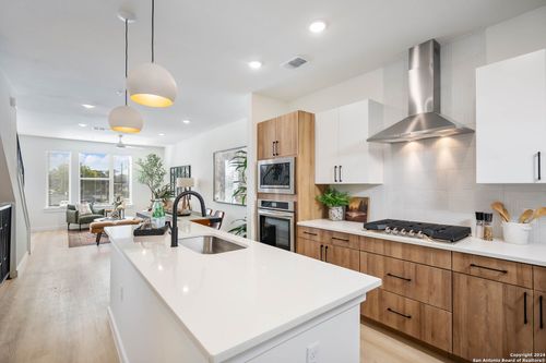 3110-719 E Locust St, San Antonio, TX, 78212-4203 | Card Image